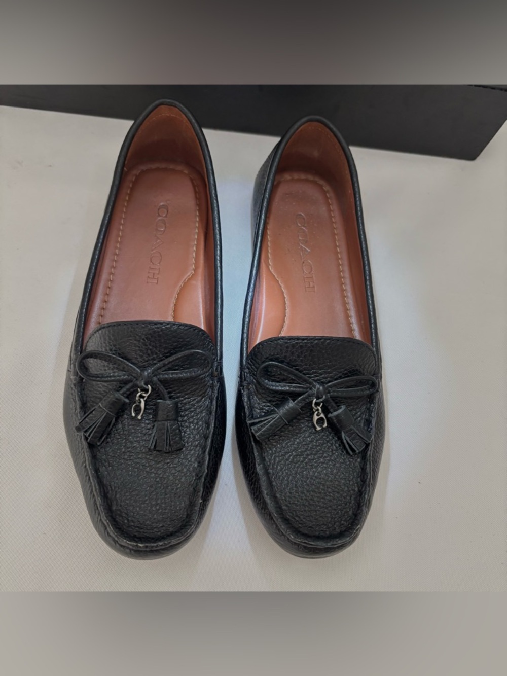COACH GREENWICH BLACK PEBBLED LEATHER DRIVING LOAFER DECORATIVE “C” LOGO  SZ 5.5 - Picture 3 of 13